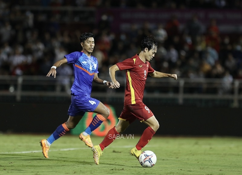 Văn Toàn cũng lập công cho ĐT Việt Nam (Ảnh: VNExpress)