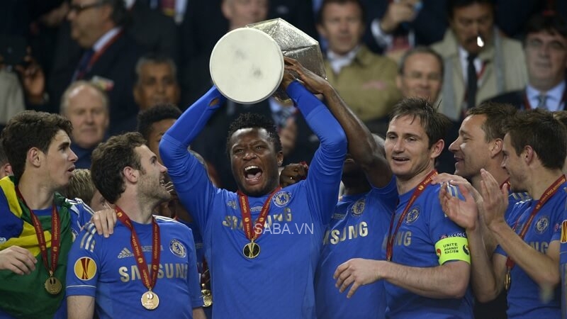 ...và cả vinh quang tại Europa League