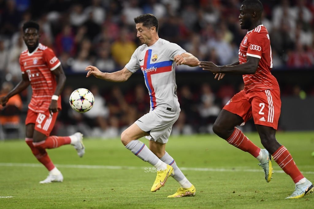 Lewandowski gây thất vọng trên hàng công Barca