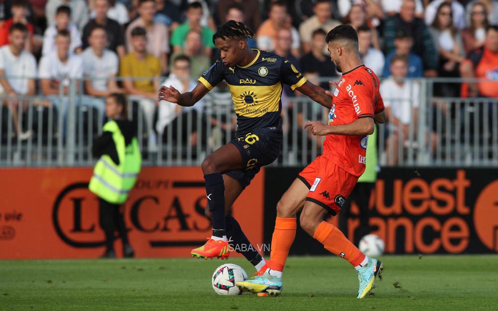 Kép phụ tỏa sáng, Pau thắng trận đầu tiên ở Ligue 2