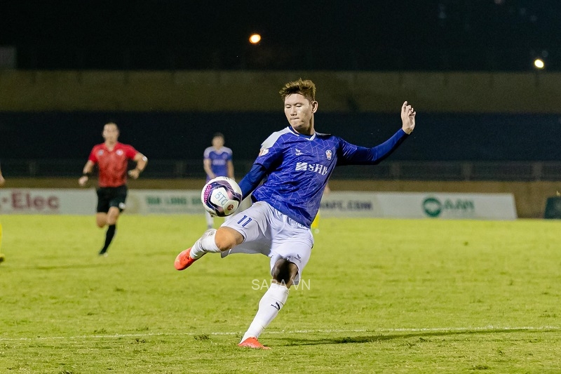 Phan Văn Long suýt chút nữa đã mang về 3 điểm cho đội khách