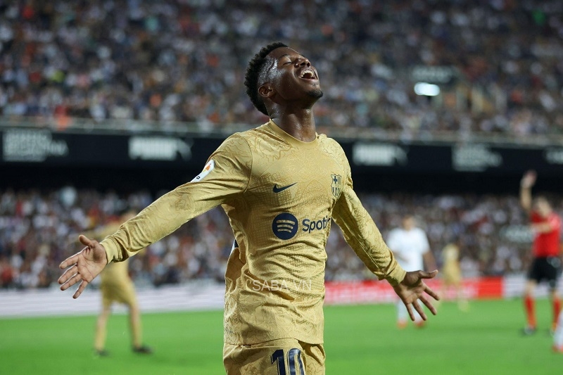 Ansu Fati ăn mừng hụt trong hiệp đấu đầu tiên