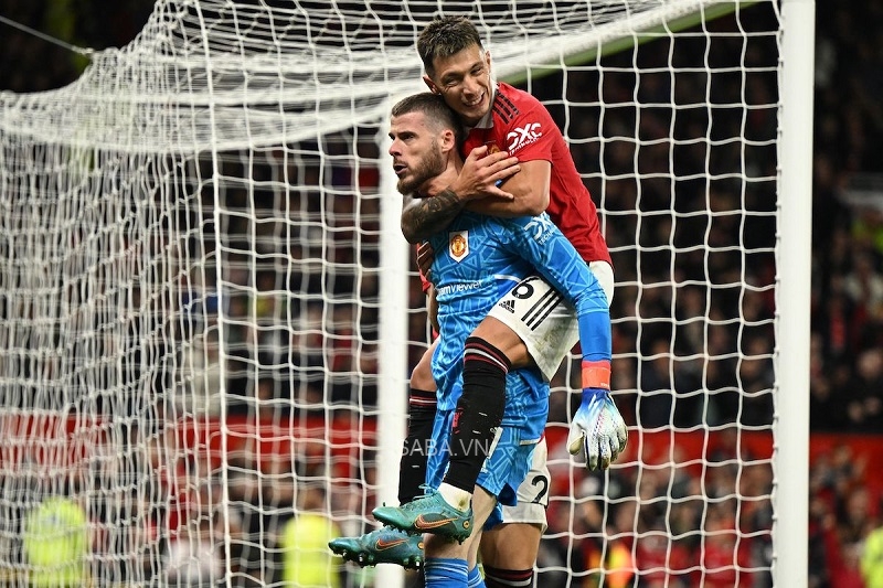 Hàng thủ MU đứng vững trước sự xuất sắc của De Gea (Ảnh: Getty Images)