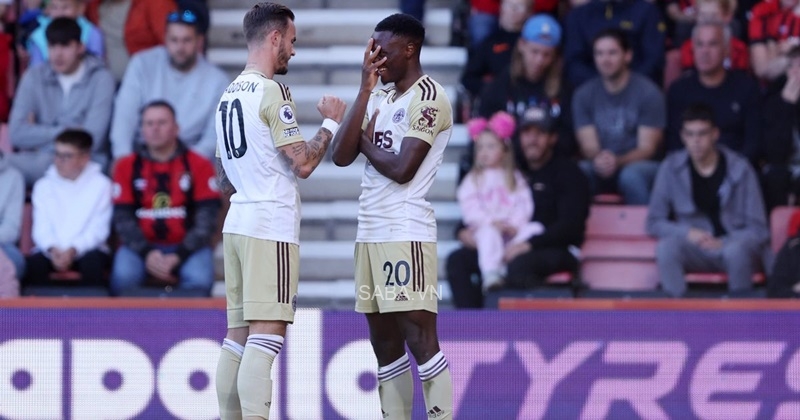 Daka giúp Leicester nhanh chóng vượt lên