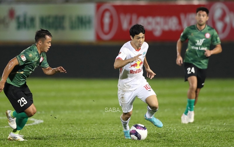 Công Phượng rút ngắn tỷ số cho HAGL