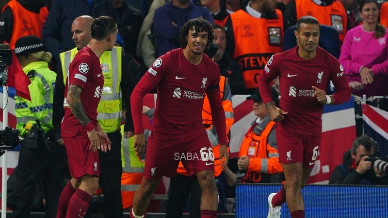 Trent tỏa sáng với siêu phẩm sút phạt