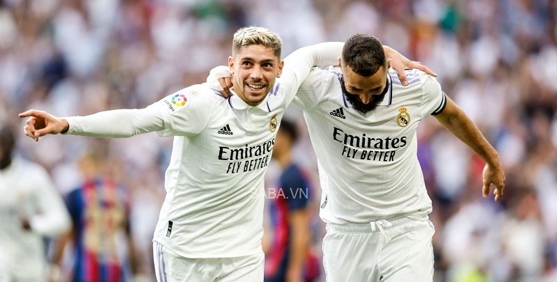 Benzema và Valverde giúp Real Madrid dẫn 2 bàn