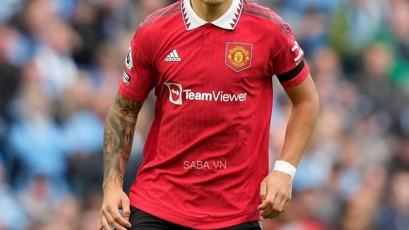 Cầu thủ đeo băng đen để tưởng nhớ về người đã khuất