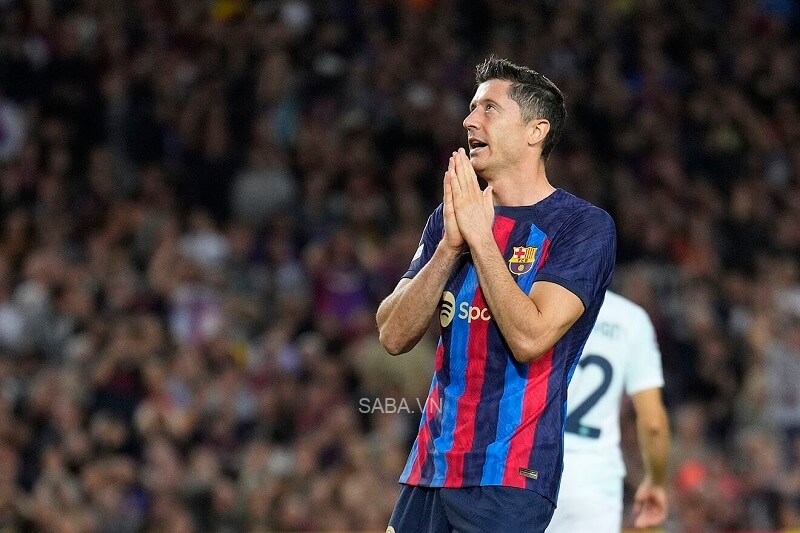 Lewandowski vừa tỏa sáng nhưng Barca không thể có được chiến thắng