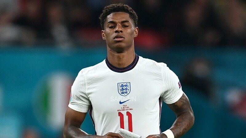 Rashford từng bị phân biệt chủng tộc vì sút hỏng pen.