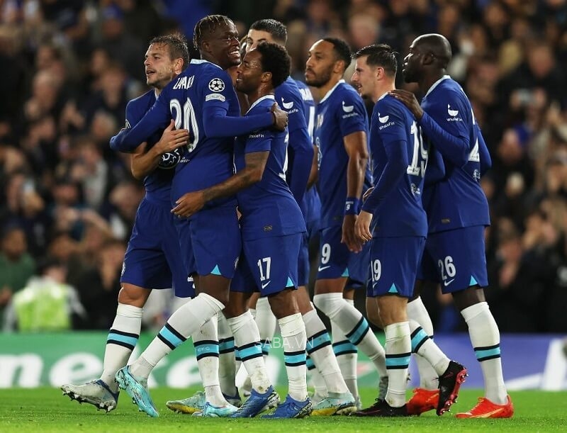 Chelsea đứng đầu bảng E dù thay tướng ngay sau lượt đầu tiên