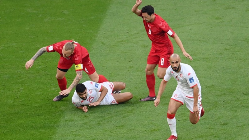 Eriksen bất lực trong ngày Đan Mạch bị Tunisia cầm chân