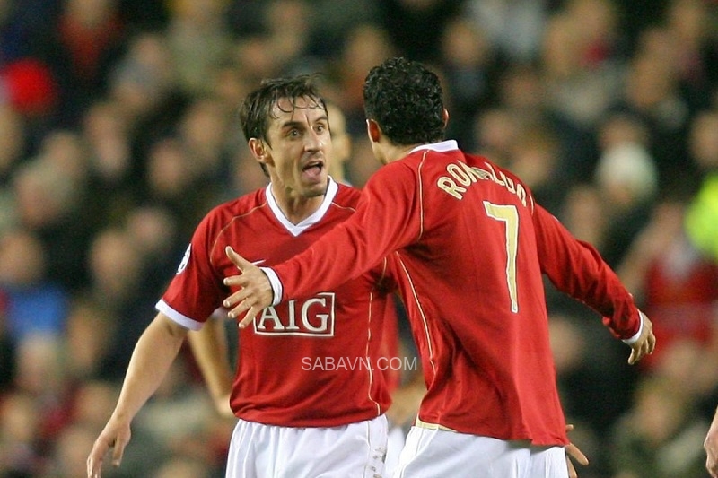 Ronaldo và Neville từng là đồng đội của nhau trong 6 mùa giải