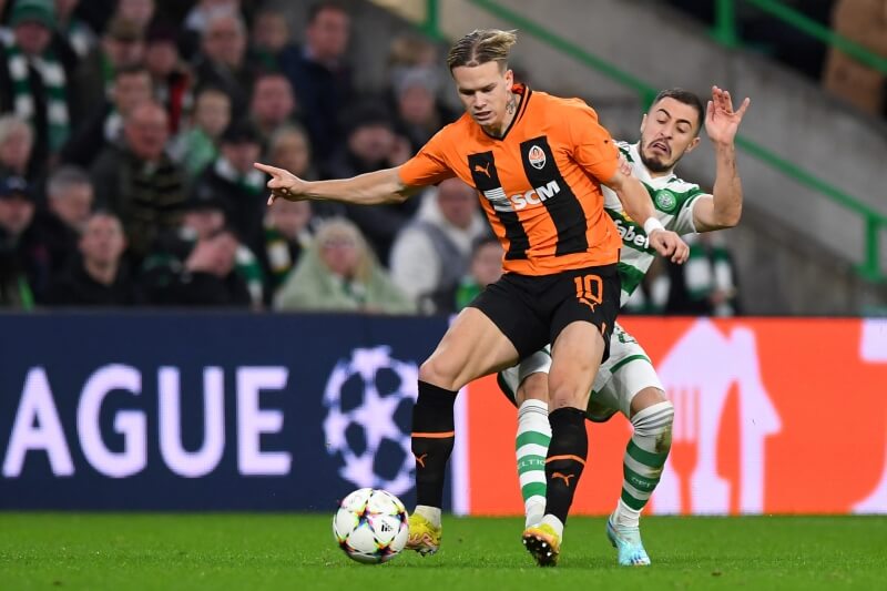 Mudryk lập công vào lưới Celtic