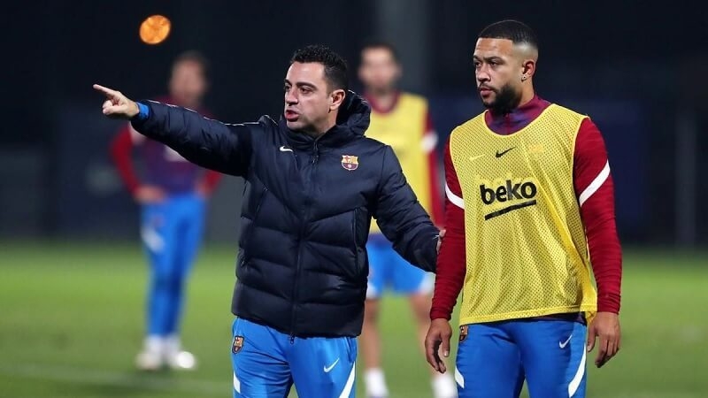 Rộ tin Man United muốn Depay, HLV Xavi khẳng định bất ngờ