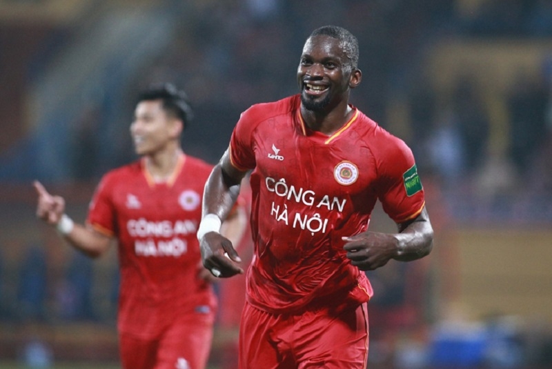 CAHN và màn trình diễn siêu hạng của dàn ngoại binh