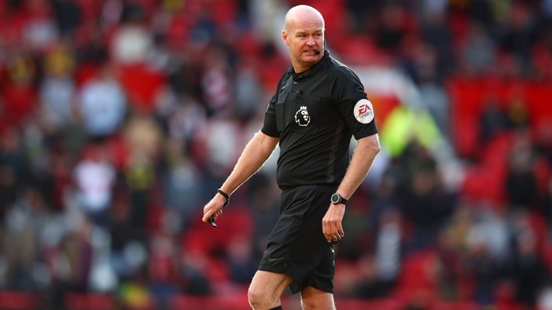 Lee Mason từng là trọng tài xuất sắc của nước Anh