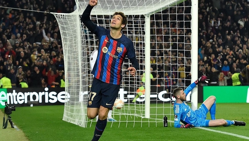 Alonso giúp Barca vượt lên từ bóng chết