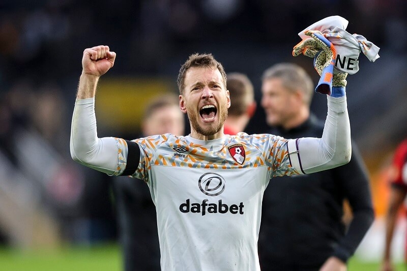 Neto đã để lại dấu ấn trước Bầy sói