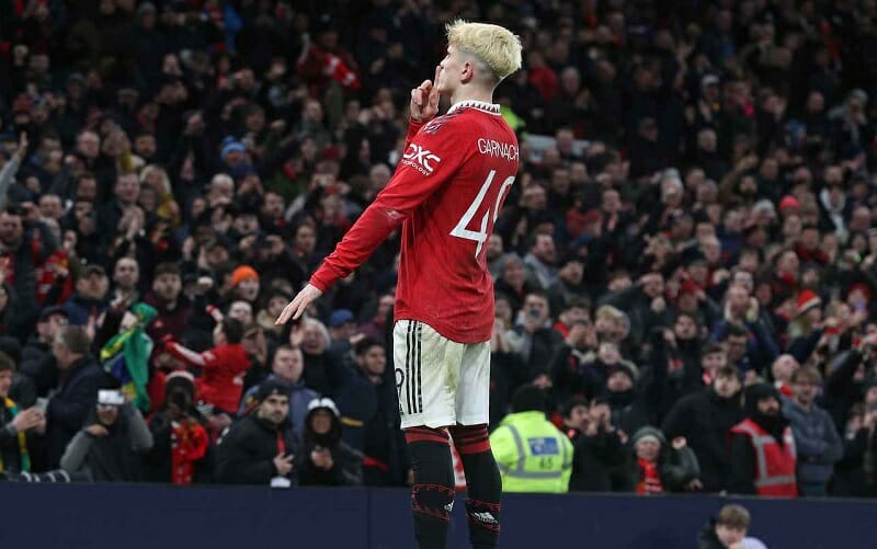 Cầu thủ 18 tuổi có một mùa giải đáng khen tại nước Anh.