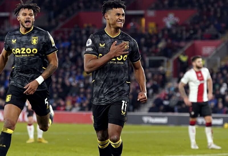 Watkins giúp Aston Villa bám sát nửa trên BXH