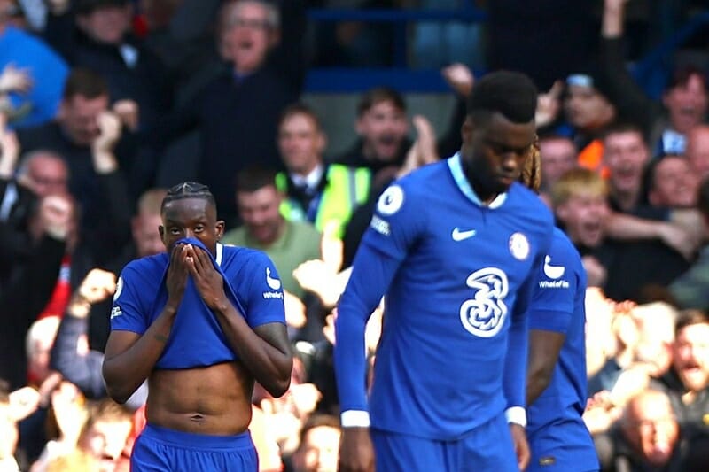 Chelsea thua bạc nhược trên sân nhà