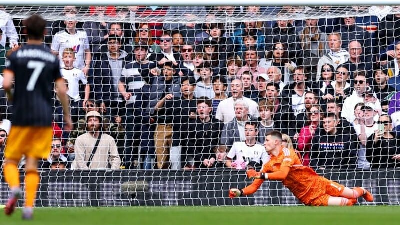 Leeds tiếp tục thủng lưới vì những sai lầm