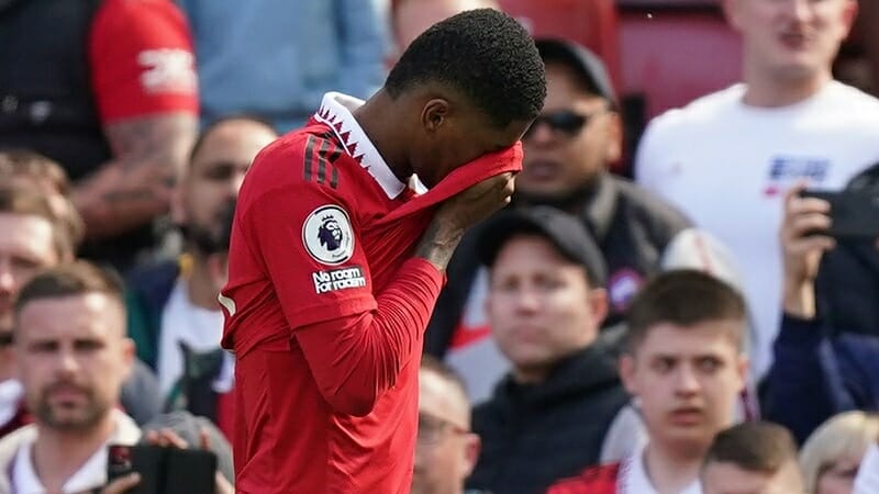 Marcus Rashford chấn thương trong trận gặp Everton