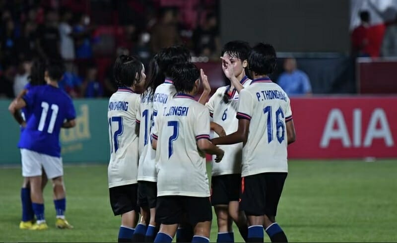 Thái Lan thể hiện đẳng cấp của ứng cử viên vô địch trong 45 phút đầu tiên
