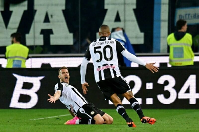 Lovric giúp Udinese vươn lên dẫn trước sau chưa đầy 15 phút