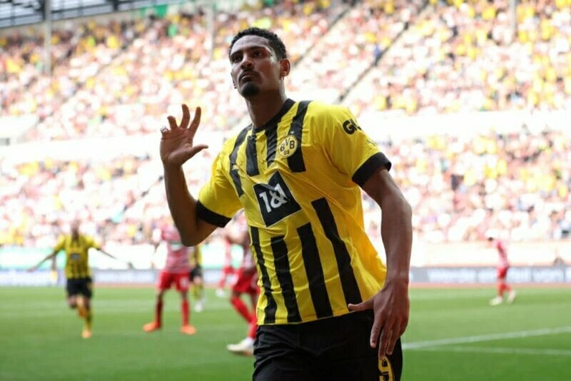 Cú đúp của Haller giúp Dortmund chạm 1 tay vào chức vô địch