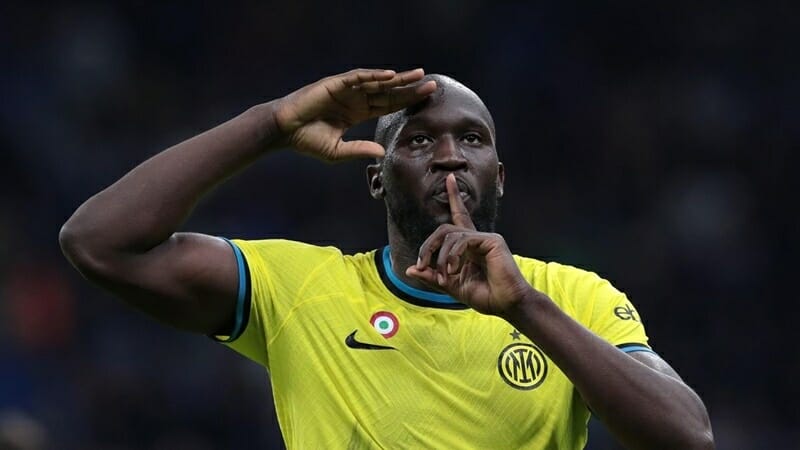 Lukaku chói sáng với cú đúp