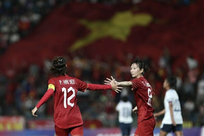 Dù không tung ra sân đội hình mạnh nhất, các cô gái của chúng ta vẫn dễ dàng giành vé vào chung kết (Ảnh: Zing)