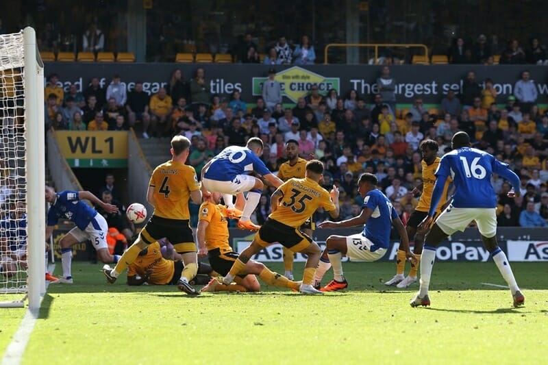 Bàn gỡ phút cuối đầy cảm xúc cho đội khách