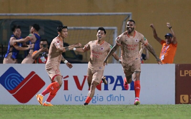 Công an Hà Nội giành thắng lợi tranh cãi