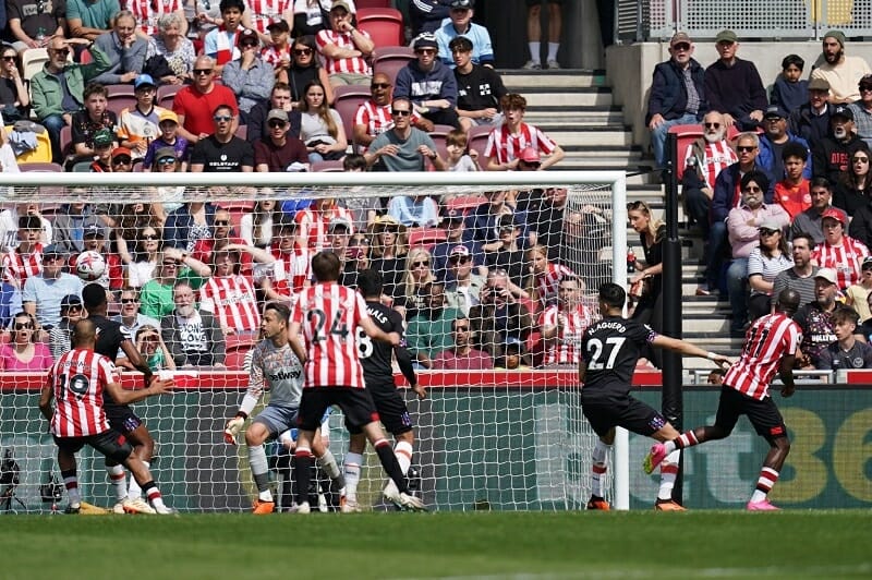 Đội chủ nhà có chiến thắng nhẹ nhàng 2-0