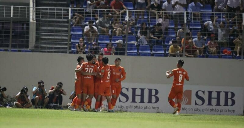 Đà Nẵng gỡ hòa nhờ công của Minh Tuấn ở phút 36 (Ảnh: Thanh Niên)