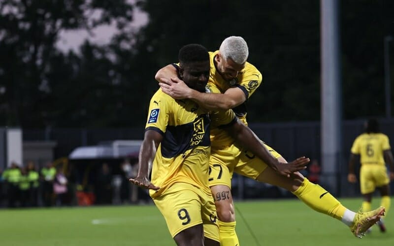 Đội bóng của Quang Hải trụ hạng thành công