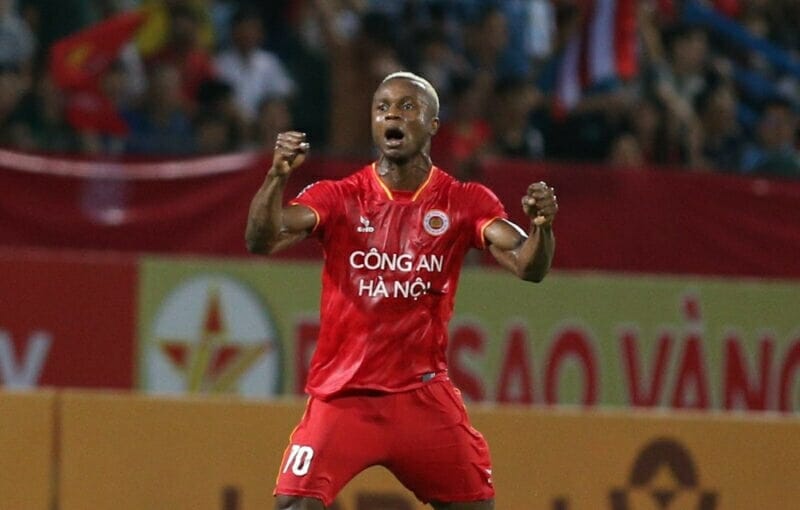 Raphael ghi bàn thắng đầu tiên kể từ khi cập bến CAHN (Ảnh: Vietnamnet)