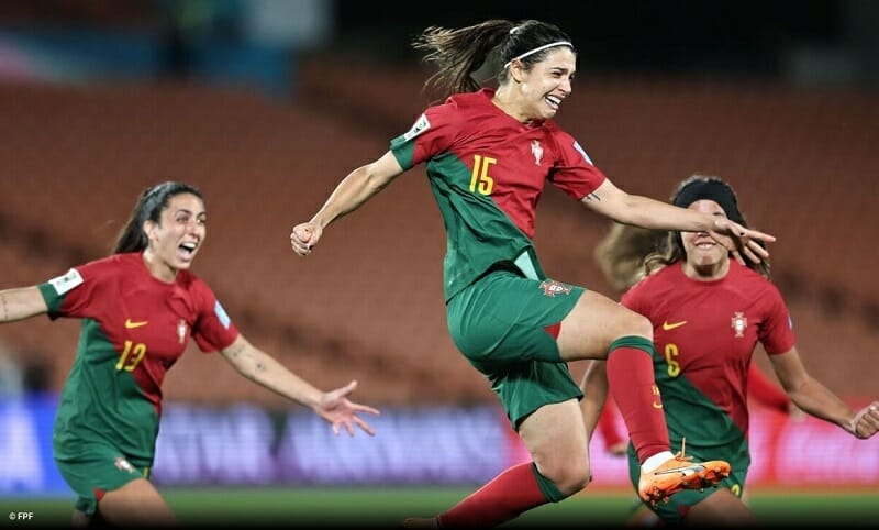 Carole ghi bàn ở trận play-off