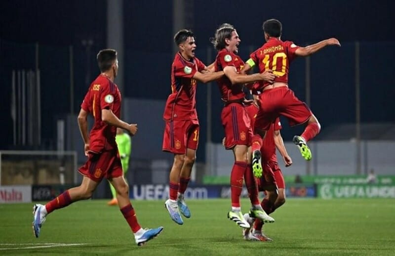 U19 Tây Ban Nha đã vượt qua vòng bảng.