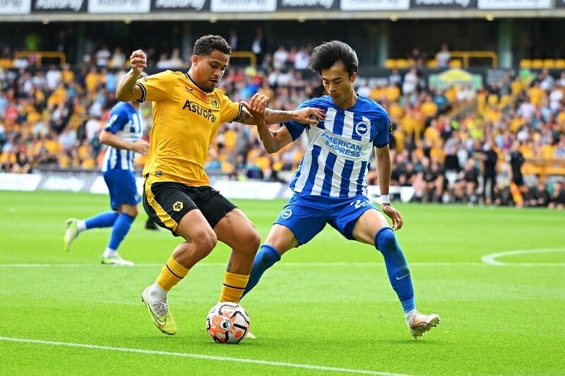 Kaoru Mitoma thi đấu ấn tượng trước Wolves.