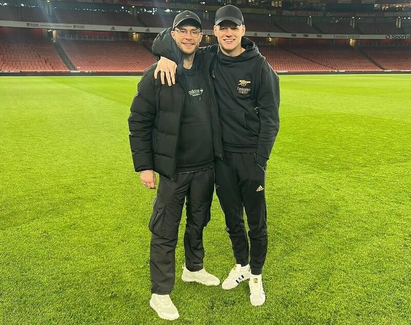 Ramsdale mong anh trai sẽ thoải mái tham dự các trận đấu mà không lo bị kỳ thị