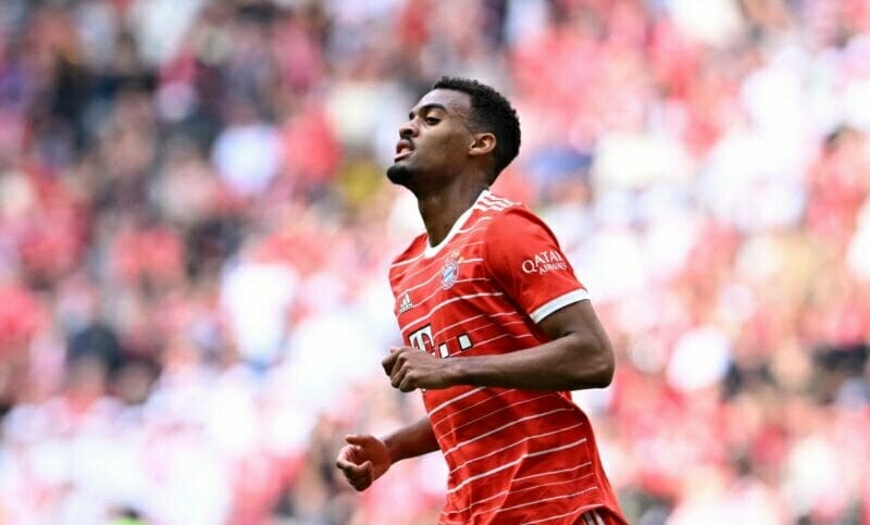 Gravenberch năm nay mới 21 tuổi