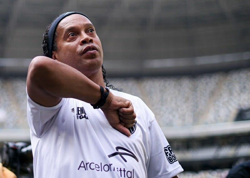 Ronaldinho lại vướng vào vấn đề liên quan đến luật pháp.