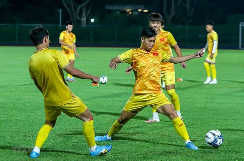 Các học trò của ông Hoàng Anh Tuấn tích cực chuẩn bị (Ảnh: VietnamPlus)