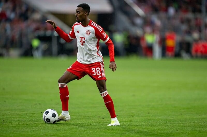 Ryan Gravenberch sắp gia nhập Liverpool.