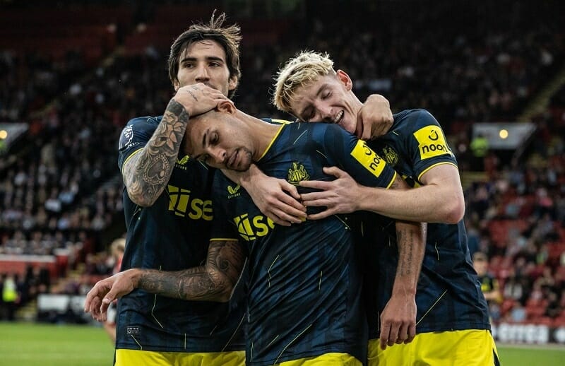 Newcastle có ngày thi đấu vô cùng thăng hoa.