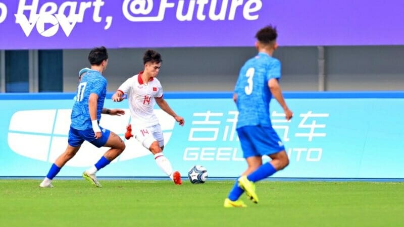 Hàng công Olympic Việt Nam chơi khá ổn (Ảnh: VOV)