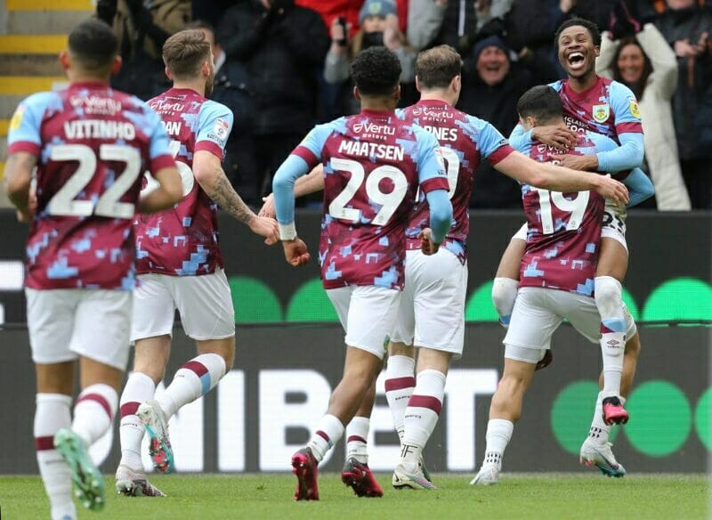 Burnley khó mà trụ hạng nếu cứ giữ nguyên lối chơi như mùa trước